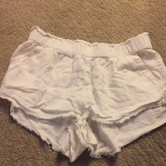 White shorts - Picture 2 of 2
